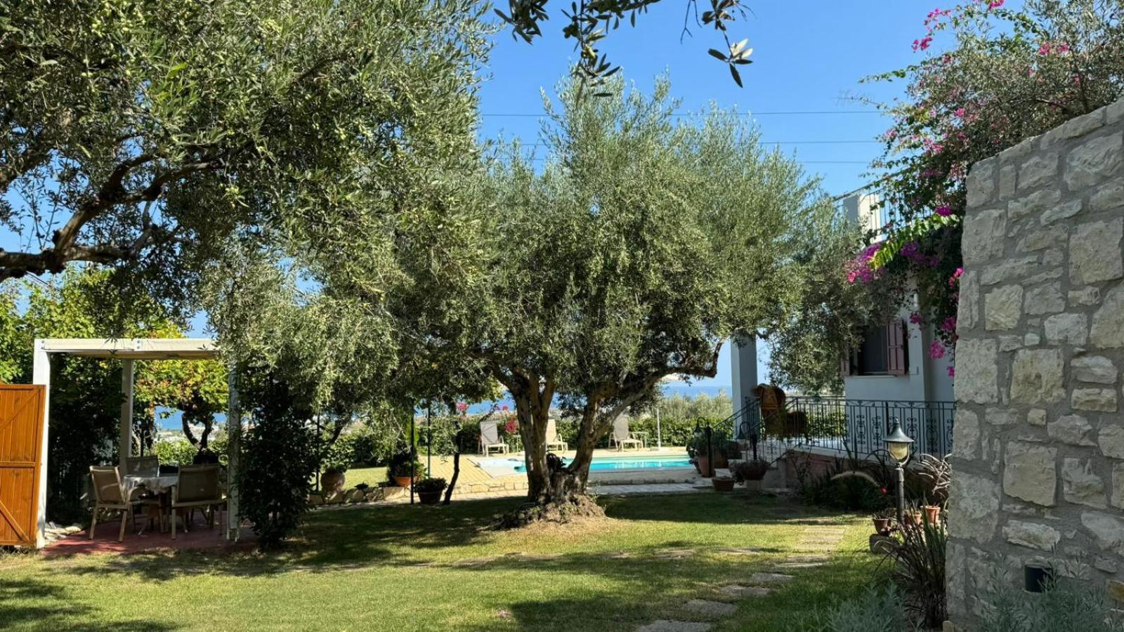 Lily'S Cottage Платанес Екстериор снимка