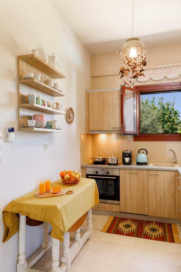 Lily'S Cottage Платанес Екстериор снимка