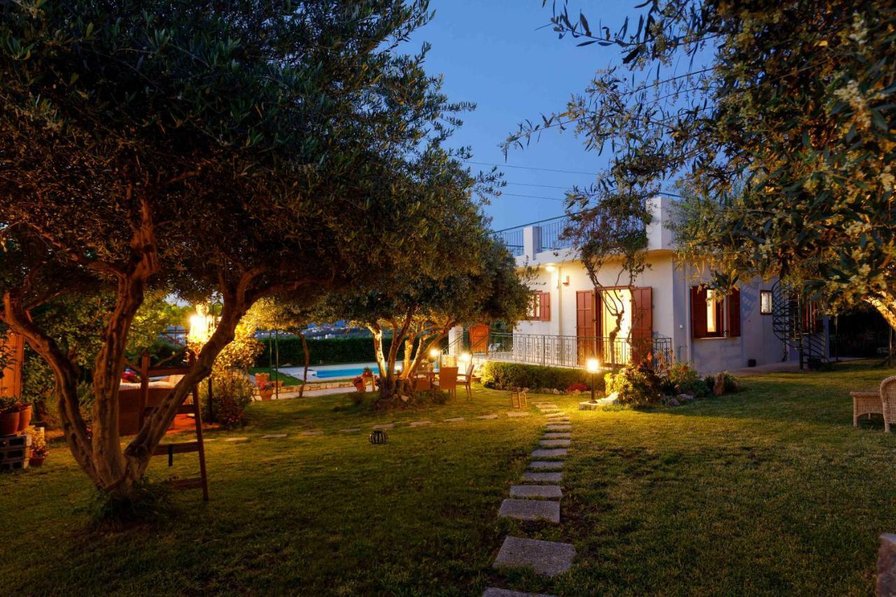 Lily'S Cottage Платанес Екстериор снимка