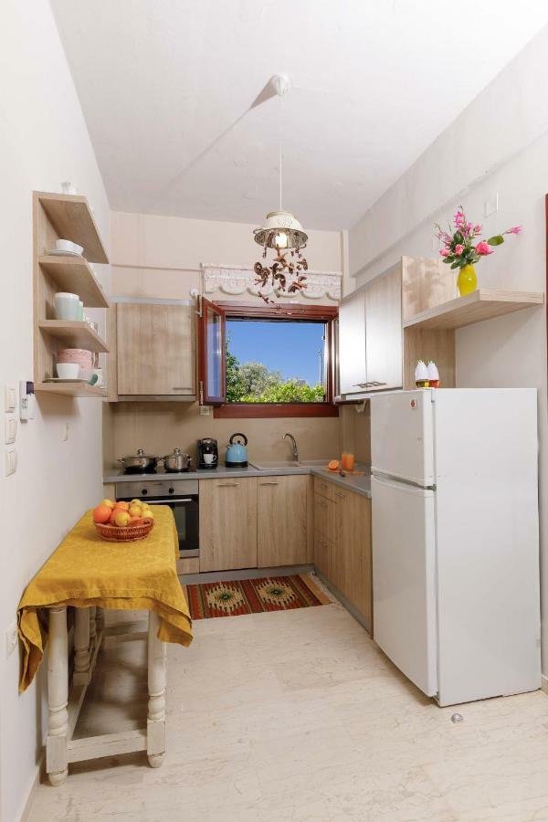 Lily'S Cottage Платанес Екстериор снимка